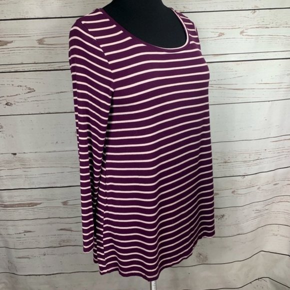 3/$25 Old Navy striped tee - Picture 2 of 5